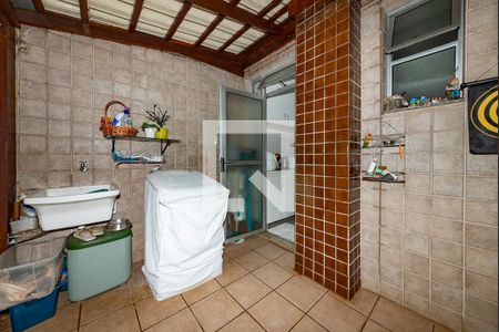 Apartamento à venda com 114m², 3 quartos e 2 vagas Apartamento à venda com 114m², 3 quartos e 2 vagasÁrea de Serviço