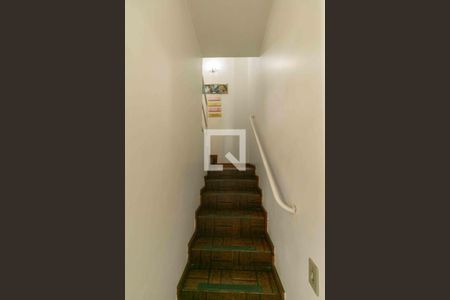 Casa à venda com 80m², 3 quartos e 1 vaga Casa à venda com 80m², 3 quartos e 1 vagaEscada