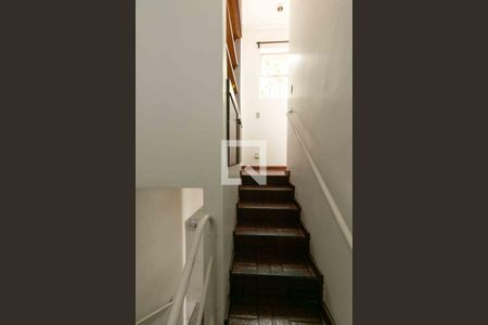 Casa à venda com 80m², 3 quartos e 1 vaga Casa à venda com 80m², 3 quartos e 1 vagaEscada