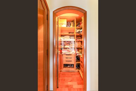 Apartamento à venda com 353m², 5 quartos e 5 vagas Apartamento à venda com 353m², 5 quartos e 5 vagasCloset - Corredor