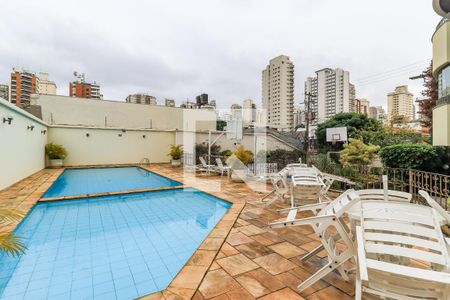 Apartamento à venda com 353m², 5 quartos e 5 vagas Apartamento à venda com 353m², 5 quartos e 5 vagasÁrea comum - Piscina