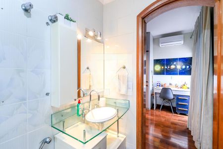 Apartamento à venda com 353m², 5 quartos e 5 vagas Apartamento à venda com 353m², 5 quartos e 5 vagasBanheiro da Suíte 2
