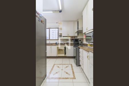 Apartamento à venda com 353m², 5 quartos e 5 vagas Apartamento à venda com 353m², 5 quartos e 5 vagasCozinha