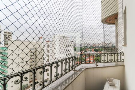 Apartamento à venda com 353m², 5 quartos e 5 vagas Apartamento à venda com 353m², 5 quartos e 5 vagasVaranda do Quarto