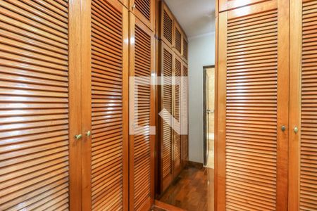 Apartamento à venda com 353m², 5 quartos e 5 vagas Apartamento à venda com 353m², 5 quartos e 5 vagasCloset da Suíte 1