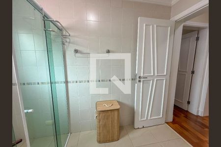 Casa à venda com 470m², 5 quartos e 4 vagas Casa à venda com 470m², 5 quartos e 4 vagasBanheiro da Suíte 2