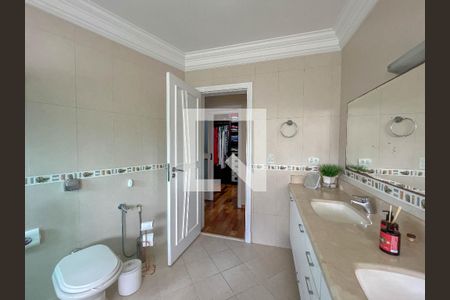 Casa à venda com 470m², 5 quartos e 4 vagas Casa à venda com 470m², 5 quartos e 4 vagasBanheiro da Suíte 3