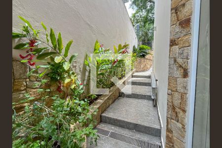 Casa à venda com 470m², 5 quartos e 4 vagas Casa à venda com 470m², 5 quartos e 4 vagasÁrea externa