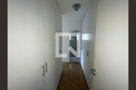 Apartamento à venda com 132m², 4 quartos e 3 vagas Apartamento à venda com 132m², 4 quartos e 3 vagasCloset
