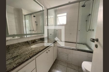 Apartamento à venda com 132m², 4 quartos e 3 vagas Apartamento à venda com 132m², 4 quartos e 3 vagasBanheiro da Suíte