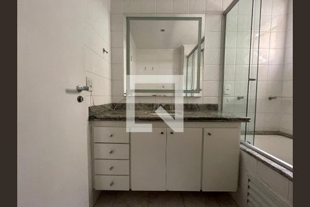 Apartamento à venda com 132m², 4 quartos e 3 vagas Apartamento à venda com 132m², 4 quartos e 3 vagasBanheiro da Suíte