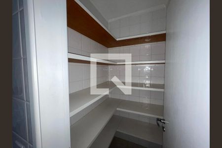 Apartamento à venda com 132m², 4 quartos e 3 vagas Apartamento à venda com 132m², 4 quartos e 3 vagasDespensa