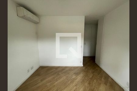 Apartamento à venda com 132m², 4 quartos e 3 vagas Apartamento à venda com 132m², 4 quartos e 3 vagasSuíte