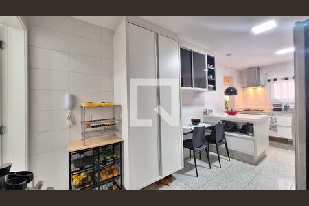 Apartamento à venda com 366m², 4 quartos e 5 vagas Apartamento à venda com 366m², 4 quartos e 5 vagasCozinha