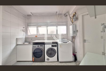 Apartamento à venda com 366m², 4 quartos e 5 vagas Apartamento à venda com 366m², 4 quartos e 5 vagasÁrea de Serviço