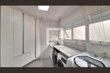 Apartamento à venda com 366m², 4 quartos e 5 vagas Apartamento à venda com 366m², 4 quartos e 5 vagasÁrea de Serviço