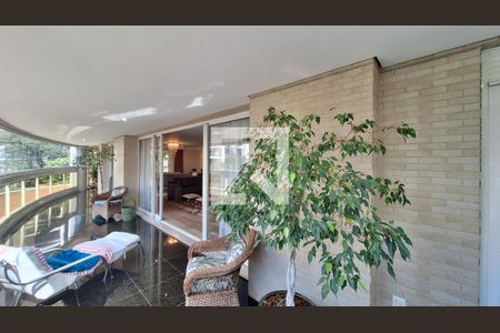 Apartamento à venda com 366m², 4 quartos e 5 vagas Apartamento à venda com 366m², 4 quartos e 5 vagasVaranda da Sala