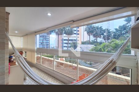 Apartamento à venda com 366m², 4 quartos e 5 vagas Apartamento à venda com 366m², 4 quartos e 5 vagasVaranda suíte 3