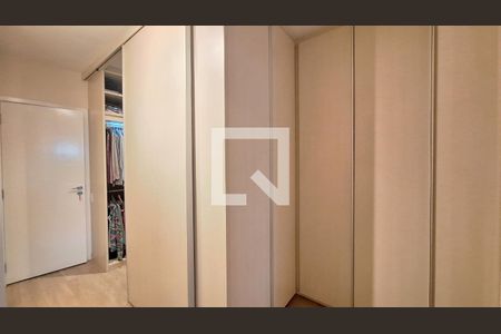 Apartamento à venda com 366m², 4 quartos e 5 vagas Apartamento à venda com 366m², 4 quartos e 5 vagasCloset da suíte 4