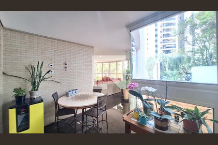 Apartamento à venda com 366m², 4 quartos e 5 vagas Apartamento à venda com 366m², 4 quartos e 5 vagasÁrea gourmet