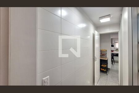 Apartamento à venda com 366m², 4 quartos e 5 vagas Apartamento à venda com 366m², 4 quartos e 5 vagasRoupeiro