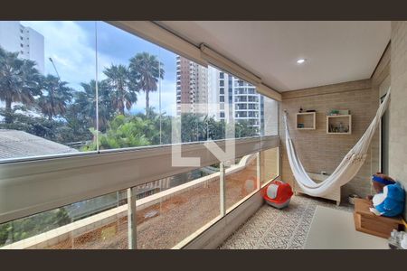 Apartamento à venda com 366m², 4 quartos e 5 vagas Apartamento à venda com 366m², 4 quartos e 5 vagasVaranda da suite 4