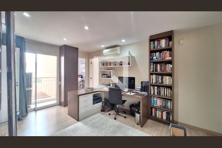 Apartamento à venda com 366m², 4 quartos e 5 vagas Apartamento à venda com 366m², 4 quartos e 5 vagasEscritório