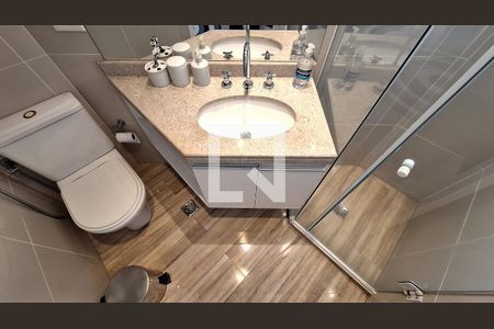 Apartamento à venda com 366m², 4 quartos e 5 vagas Apartamento à venda com 366m², 4 quartos e 5 vagasBanheiro da Suíte 1