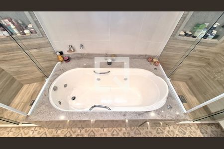 Apartamento à venda com 366m², 4 quartos e 5 vagas Apartamento à venda com 366m², 4 quartos e 5 vagasDetalhe do Banheiro da Suite 4