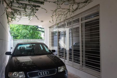 Casa à venda com 534m², 3 quartos e 4 vagas Casa à venda com 534m², 3 quartos e 4 vagasGaragem