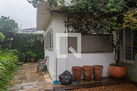 Casa à venda com 534m², 3 quartos e 4 vagas Casa à venda com 534m², 3 quartos e 4 vagasÁrea externa
