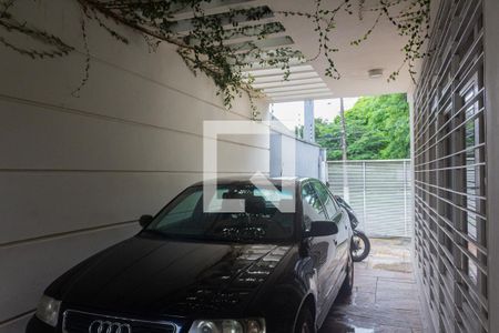 Casa à venda com 534m², 3 quartos e 4 vagas Casa à venda com 534m², 3 quartos e 4 vagasGaragem