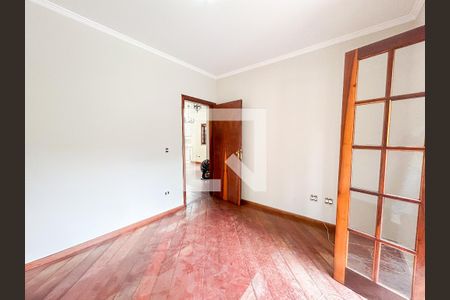 Casa à venda com 300m², 5 quartos e 4 vagas Casa à venda com 300m², 5 quartos e 4 vagasQuarto 2