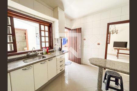 Casa à venda com 300m², 5 quartos e 4 vagas Casa à venda com 300m², 5 quartos e 4 vagasCozinha