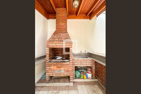 Casa à venda com 300m², 5 quartos e 4 vagas Casa à venda com 300m², 5 quartos e 4 vagasChurrasqueira