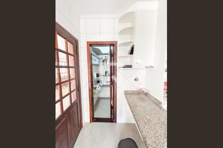 Casa à venda com 300m², 5 quartos e 4 vagas Casa à venda com 300m², 5 quartos e 4 vagasCozinha