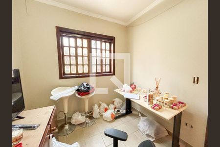 Casa à venda com 300m², 5 quartos e 4 vagas Casa à venda com 300m², 5 quartos e 4 vagasQuarto de serviço