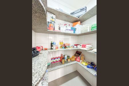 Casa à venda com 300m², 5 quartos e 4 vagas Casa à venda com 300m², 5 quartos e 4 vagasDispensa