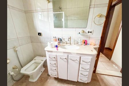 Casa à venda com 300m², 5 quartos e 4 vagas Casa à venda com 300m², 5 quartos e 4 vagasBanheiro da Suíte 1