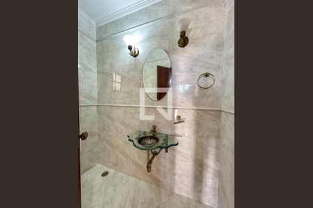Casa à venda com 300m², 5 quartos e 4 vagas Casa à venda com 300m², 5 quartos e 4 vagasLavabo