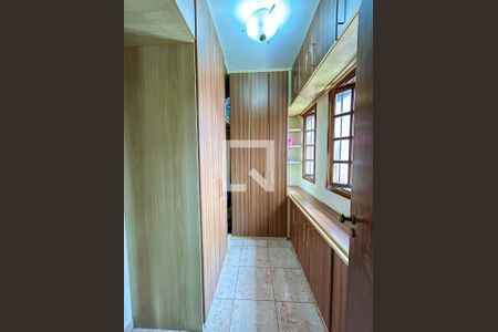 Casa à venda com 300m², 5 quartos e 4 vagas Casa à venda com 300m², 5 quartos e 4 vagasCloset da suíte