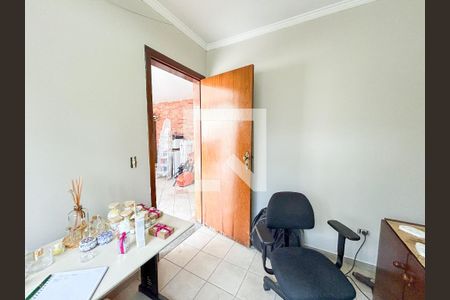 Casa à venda com 300m², 5 quartos e 4 vagas Casa à venda com 300m², 5 quartos e 4 vagasQuarto de serviço