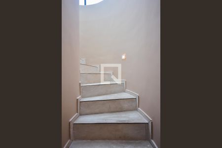 Apartamento à venda com 150m², 2 quartos e 4 vagasEscada