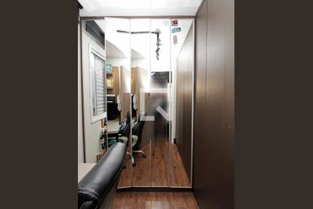 Apartamento à venda com 56m², 2 quartos e 1 vaga Apartamento à venda com 56m², 2 quartos e 1 vagaCloset do Quarto 2