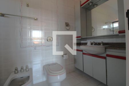 Casa à venda com 600m², 4 quartos e 8 vagasBanheiro da suíte 4