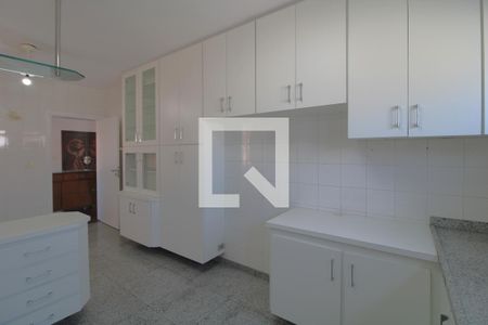 Casa à venda com 600m², 4 quartos e 8 vagasCozinha