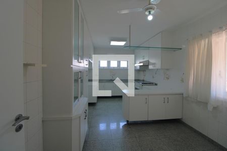 Casa à venda com 600m², 4 quartos e 8 vagasCozinha