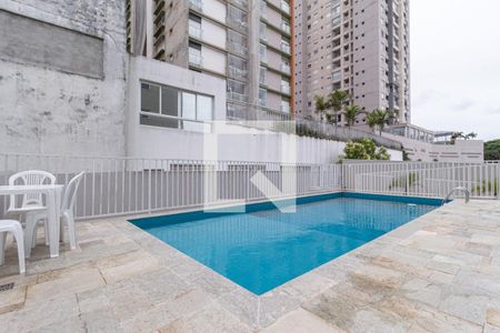 Apartamento à venda com 33m², 1 quarto e 1 vaga Apartamento à venda com 33m², 1 quarto e 1 vagaÁrea comum - Piscina