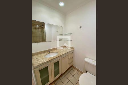 Banheiro de apartamento para alugar com 2 quartos, 48m² em Vila Isa, São Paulo