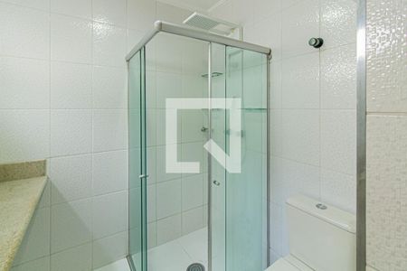 Casa de condomínio à venda com 200m², 2 quartos e 4 vagas Casa de condomínio à venda com 200m², 2 quartos e 4 vagasBanheiro da Suíte